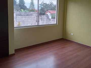 Casa de venta en Sangolqui, casa independiente ubicada en zona segura