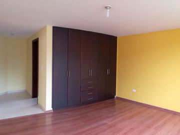 Casa de venta en Sangolqui, casa independiente ubicada en zona segura