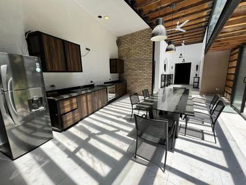 BONITA CASA CON EXCELENTE UBICACION