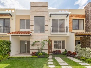 Casa en condominio con alberca en lomas de Jiutepec Morelos