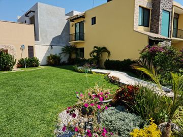 Casa en condominio con alberca en lomas de Jiutepec Morelos