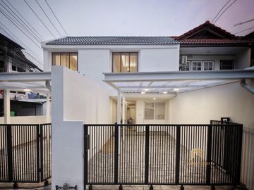 Newly townhome for sale best location in downtown nearby Chiangmai University