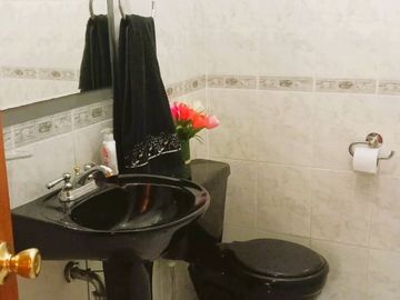 Vendo amplia casa 4 dormitorios, sector terminal terrestre Carcelén.