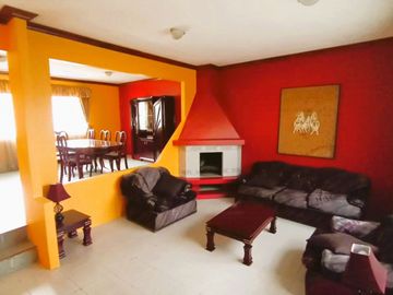 Vendo amplia casa 4 dormitorios, sector terminal terrestre Carcelén.