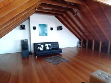 Vendo amplia casa 4 dormitorios, sector terminal terrestre Carcelén.
