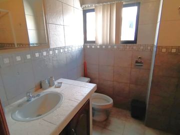 Vendo amplia casa 4 dormitorios, sector terminal terrestre Carcelén.