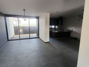 Venta excelente casa en altozano con terminados residénciales