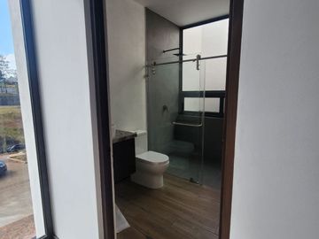 Venta excelente casa en altozano con terminados residénciales