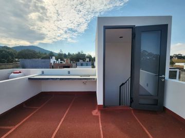 Venta excelente casa en altozano con terminados residénciales