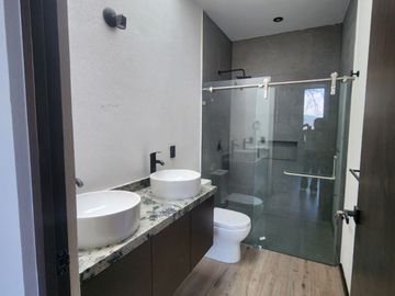 Venta excelente casa en altozano con terminados residénciales
