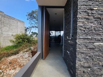 Venta excelente casa en altozano con terminados residénciales