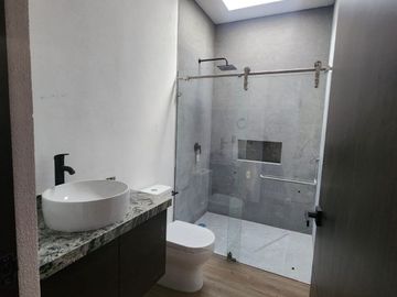 Venta excelente casa en altozano con terminados residénciales