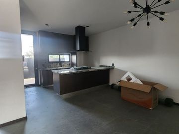 Venta excelente casa en altozano con terminados residénciales