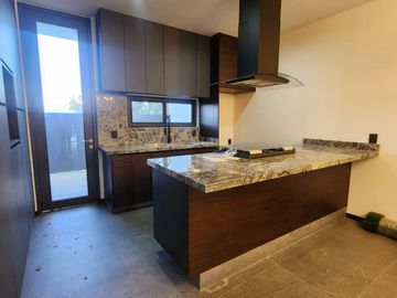 Venta excelente casa en altozano con terminados residénciales