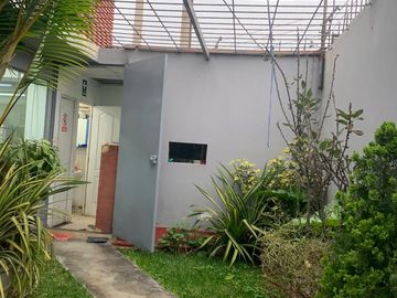 Casa Comercial en Venta de 4 Pisos con 643 m² en La Perla