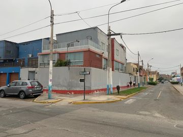 Casa Comercial en Venta de 4 Pisos con 643 m² en La Perla