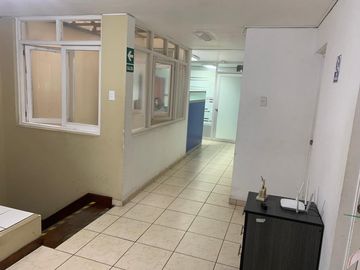 Casa Comercial en Venta de 4 Pisos con 643 m² en La Perla