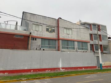 Casa Comercial en Venta de 4 Pisos con 643 m² en La Perla