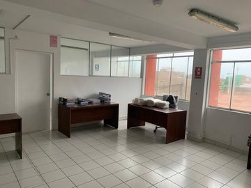 Casa Comercial en Venta de 4 Pisos con 643 m² en La Perla