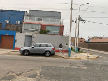 Casa Comercial en Venta de 4 Pisos con 643 m² en La Perla