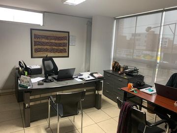 Casa Comercial en Venta de 4 Pisos con 643 m² en La Perla