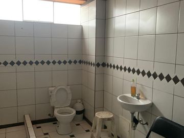 Casa Comercial en Venta de 4 Pisos con 643 m² en La Perla
