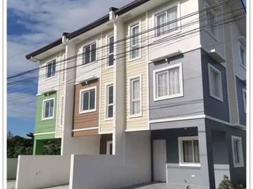 The 3-Storey Townhomes with Parking for Sale in Istana Villas