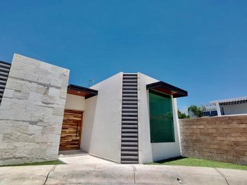 Casa de una planta en venta Los Santos Residencial