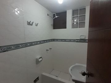 SE VENDE CASA FRENTE A PARQUE