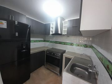 SE VENDE CASA FRENTE A PARQUE