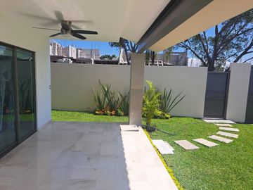 Casa sola en condominio con alberca en Xochitepec Morelos