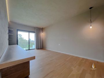Casa de Lujo en Venta  con Alberca en La Ceiba, Zona Dorada Zapopan