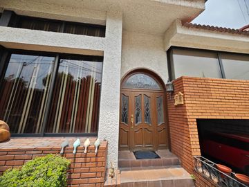 CASA EN VENTA EN CIUDAD SATELITE NAUCALPAN