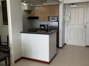 AA - FOR SALE: 1 Bedroom Loft Unit n The Columns Legaspi Village, Makati