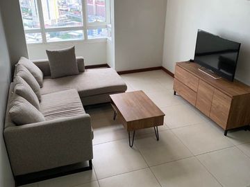 AA - FOR SALE: 1 Bedroom Loft Unit n The Columns Legaspi Village, Makati