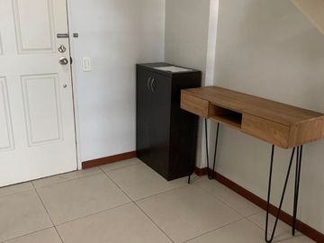 AA - FOR SALE: 1 Bedroom Loft Unit n The Columns Legaspi Village, Makati