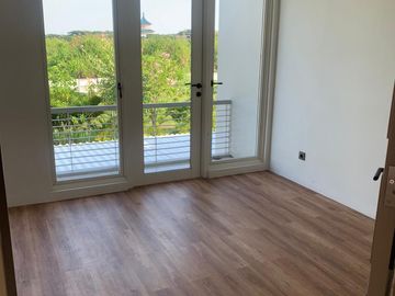 Dijual Rumah Murah Baru Renov Istimewa Strategi Langka Di Pakuwon City San Antonio Mulyorejo Dekat Pakuwon City Mall, Kampus Widya Mandala Dan ITS Ker