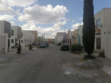 CASA EN VENTA EN APODACA NL ZONA VALLE DE SAN MIGUEL SECTOR II/PRIVADA 3 NIVELES
