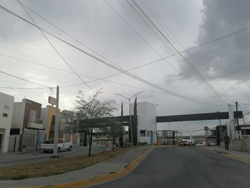 CASA EN VENTA EN APODACA NL ZONA VALLE DE SAN MIGUEL SECTOR II/PRIVADA 3 NIVELES