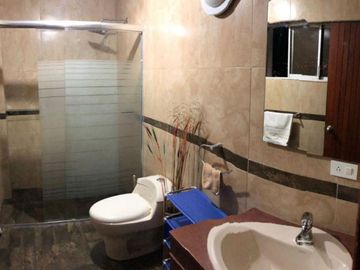 Vendo Departamento Remodelado Av Gaspar de Villarroel y Eloy Alfaro.