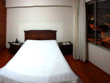 Vendo Departamento Remodelado Av Gaspar de Villarroel y Eloy Alfaro.