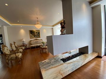 Magnífico departamento, acabados de lujo, doble altura: 741/351 m2