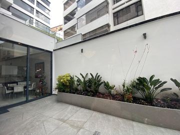 Magnífico departamento, acabados de lujo, doble altura: 741/351 m2