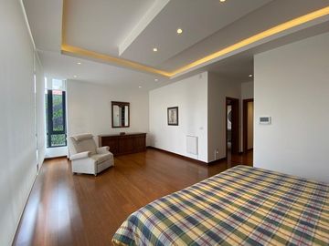 Magnífico departamento, acabados de lujo, doble altura: 741/351 m2