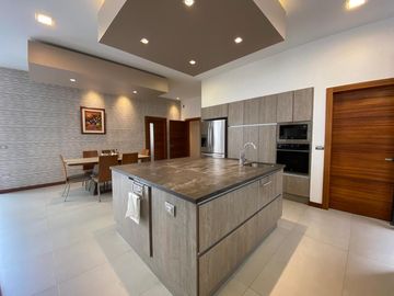 Magnífico departamento, acabados de lujo, doble altura: 741/351 m2