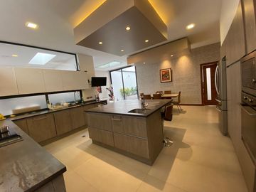 Magnífico departamento, acabados de lujo, doble altura: 741/351 m2