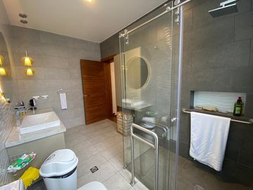 Magnífico departamento, acabados de lujo, doble altura: 741/351 m2