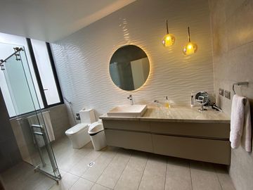 Magnífico departamento, acabados de lujo, doble altura: 741/351 m2