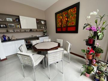Magnífico departamento, acabados de lujo, doble altura: 741/351 m2