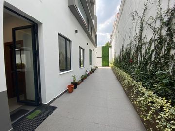 Magnífico departamento, acabados de lujo, doble altura: 741/351 m2